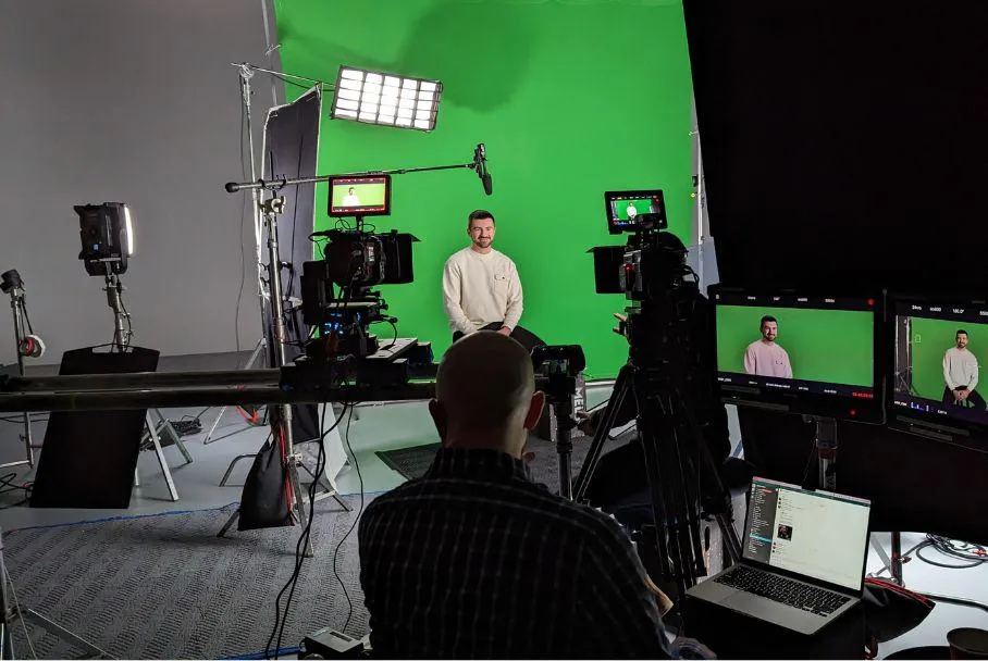 Behind the scenes green screen production